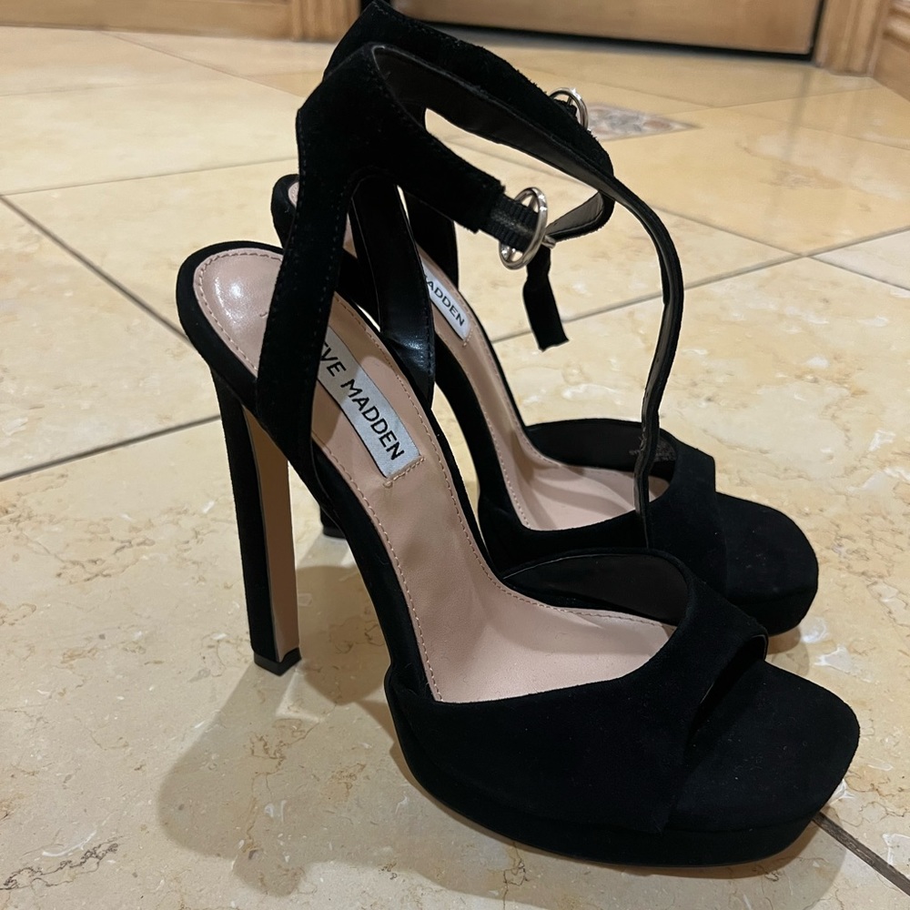 Steve Madden black heel